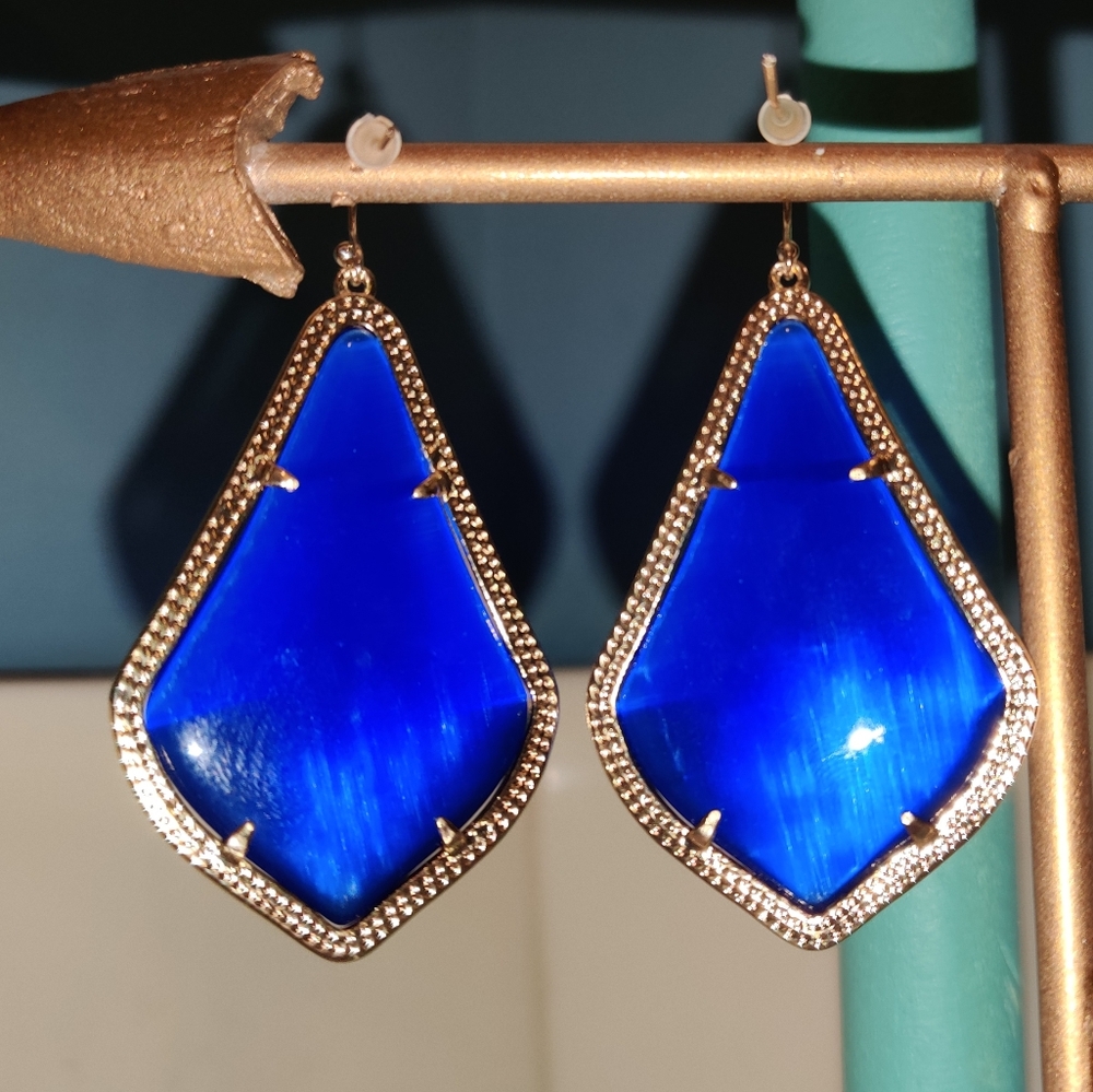 Kendra Scott Alex gold drop earrings.
